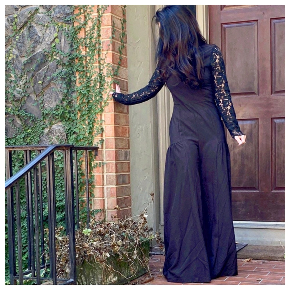 ✨LAST 1✨Black stunning wide leg lace trim jumpsuit - Picture 5 of 8